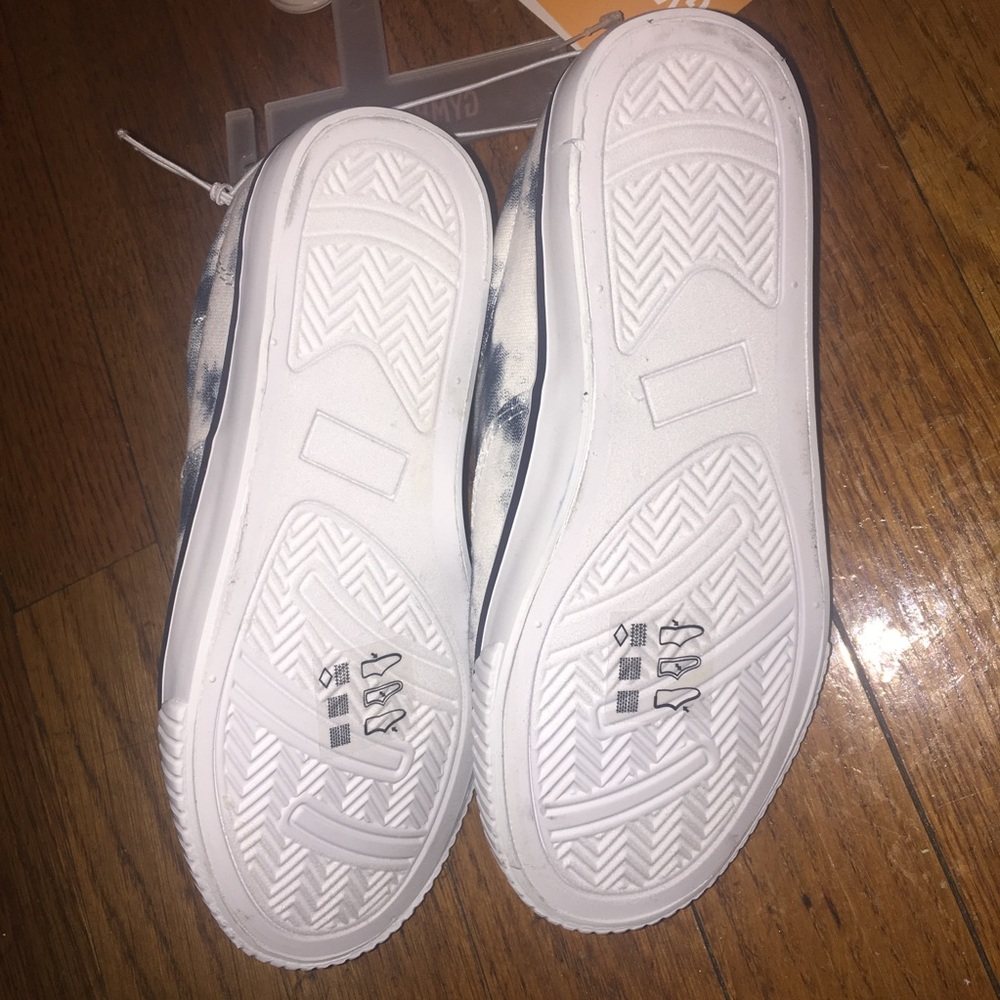 NWT Gymboree Tie Dye Canvas Sneakers size 12 - Picture 3 of 4